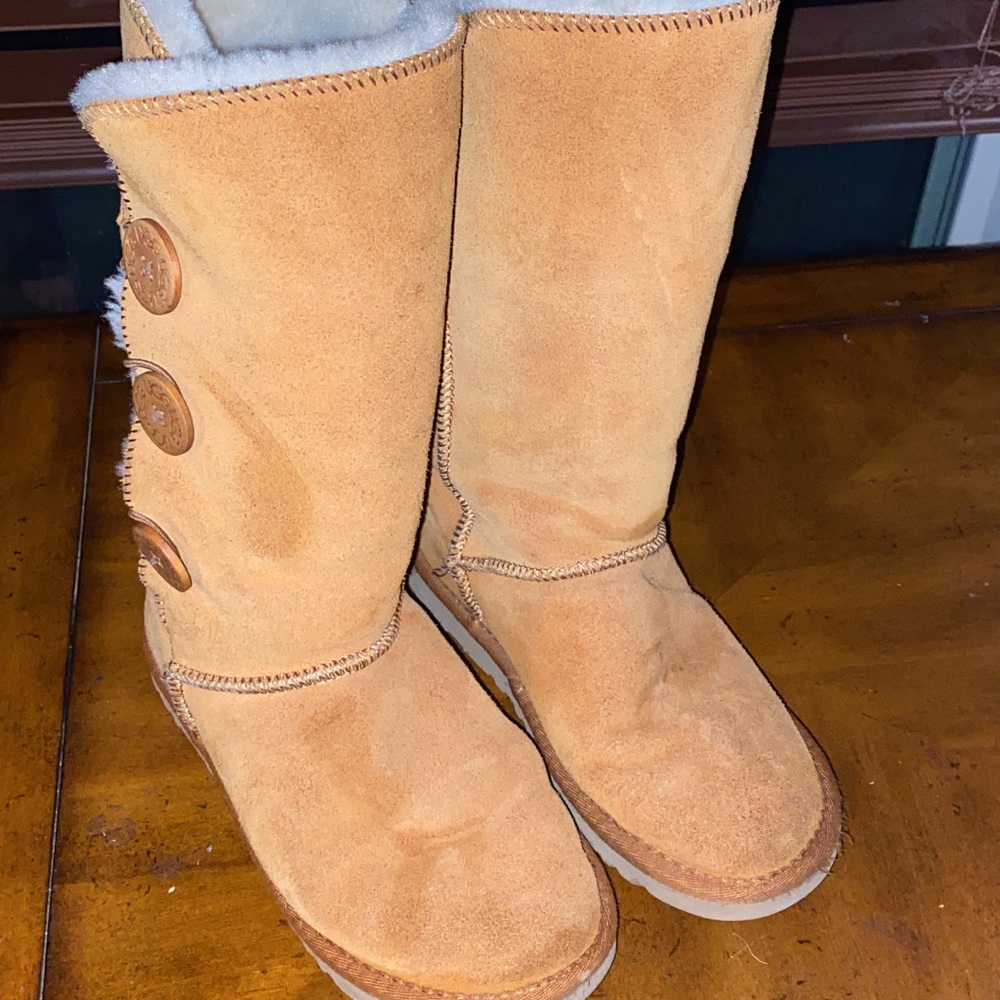UGG BOOTS